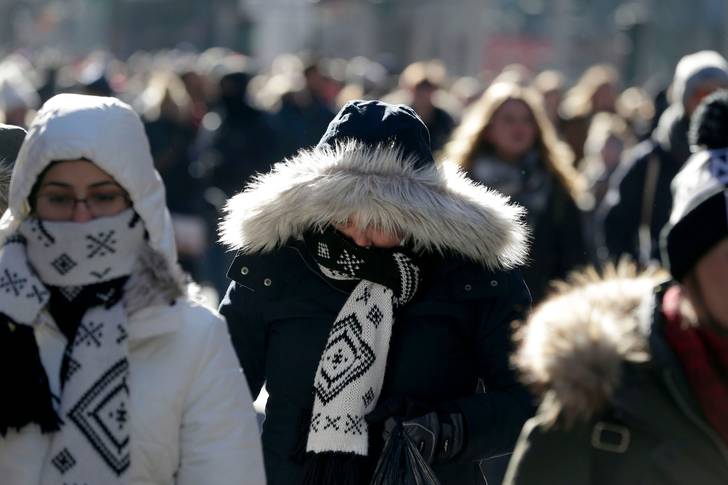 A photo of New Yorkers bundled up against the cold